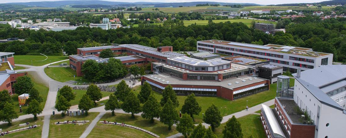 Campus der Universität Bayreuth aus der Vogelperspektive.. Zu sehen sind die RW-Gebäude.